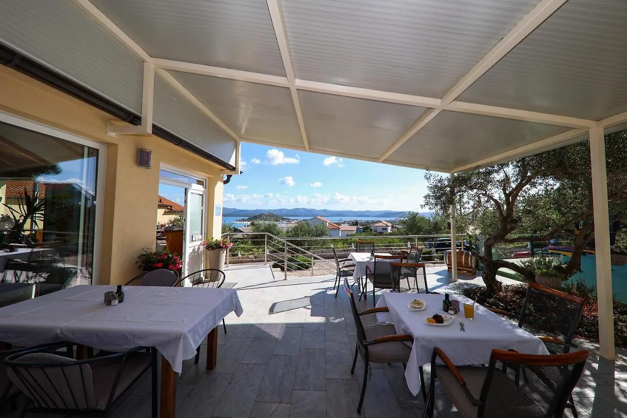 Hotel Murter 3*,  Croazia